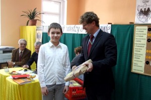 Nagrod dla PSP Kamienica wrczy Wiceburmistrz Grzegorz Jasiok